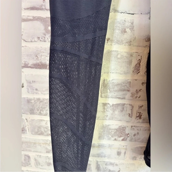 EUC Lululemon 28" High Rise Sheer Will HR Tight Pulse Size 4 Stone Blue Leggings - Picture 6 of 7